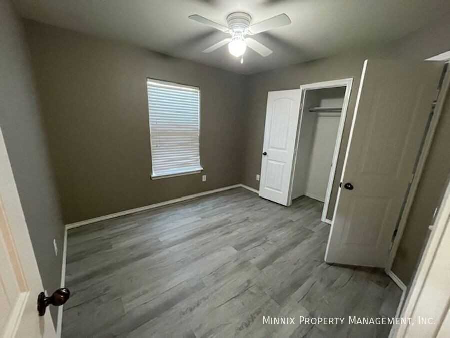 5526 108th St - Photo 7 of 11