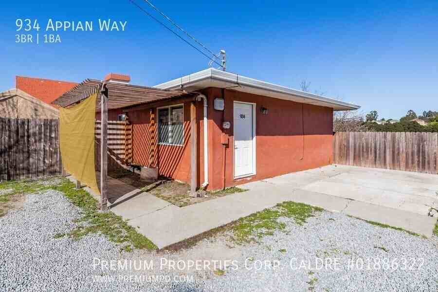 934 Appian Way - Photo 7 of 40