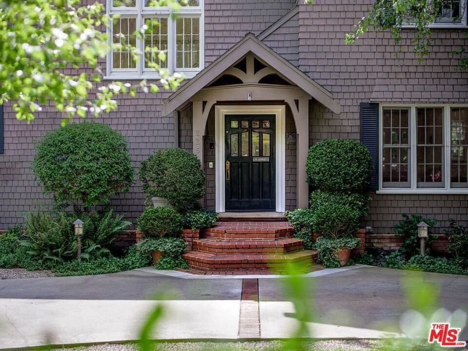 226 Palisades Ave - Photo 3 of 34