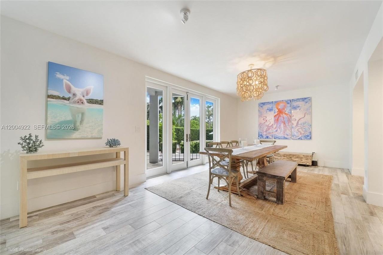 2449 S Bayshore Dr - Photo 5 of 22