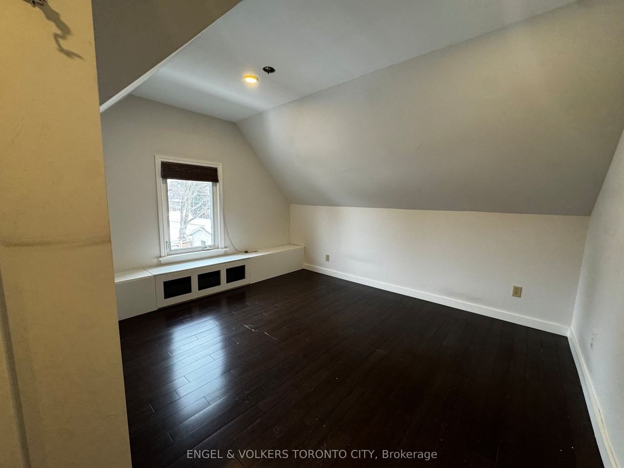 185 Rumble Ave Fl 2 - Photo 6 of 9