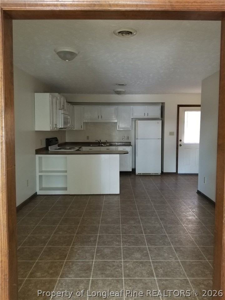 2355 Oak St #B - Photo 3 of 11