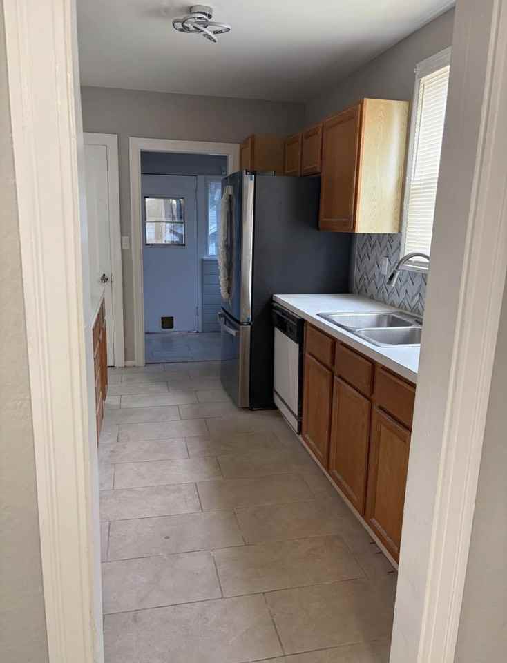 2114 Merrill Ave #1 - Photo 6 of 8