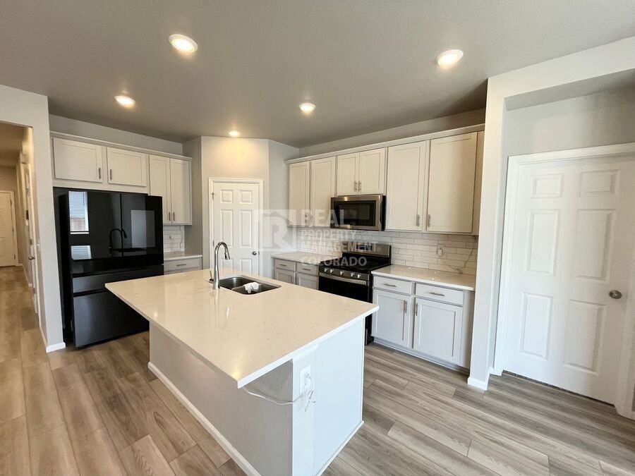 9128 Salida St - Photo 2 of 19