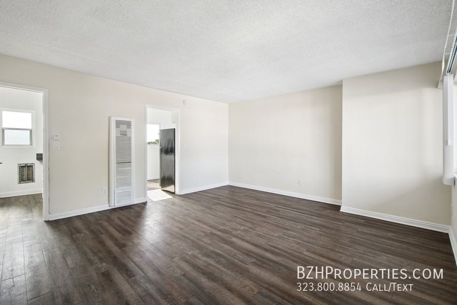 8924 Van Nuys Blvd #14 - Photo 2 of 13