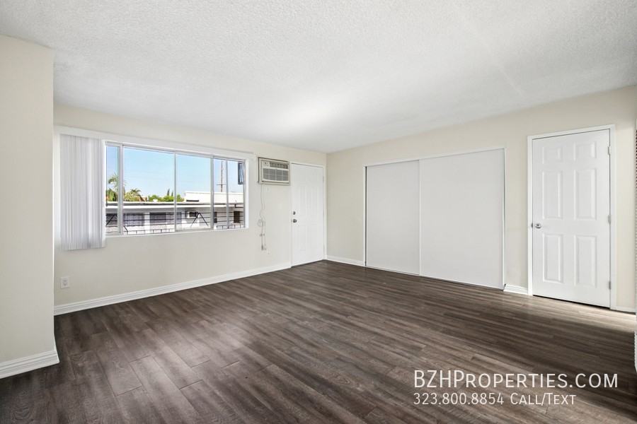 8924 Van Nuys Blvd #14 - Photo 4 of 13