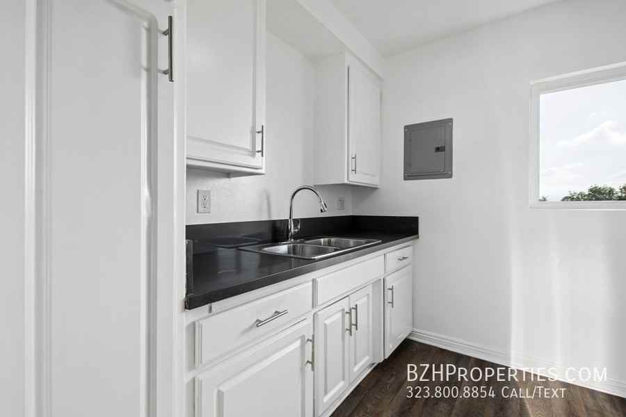 8924 Van Nuys Blvd #14 - Photo 7 of 13