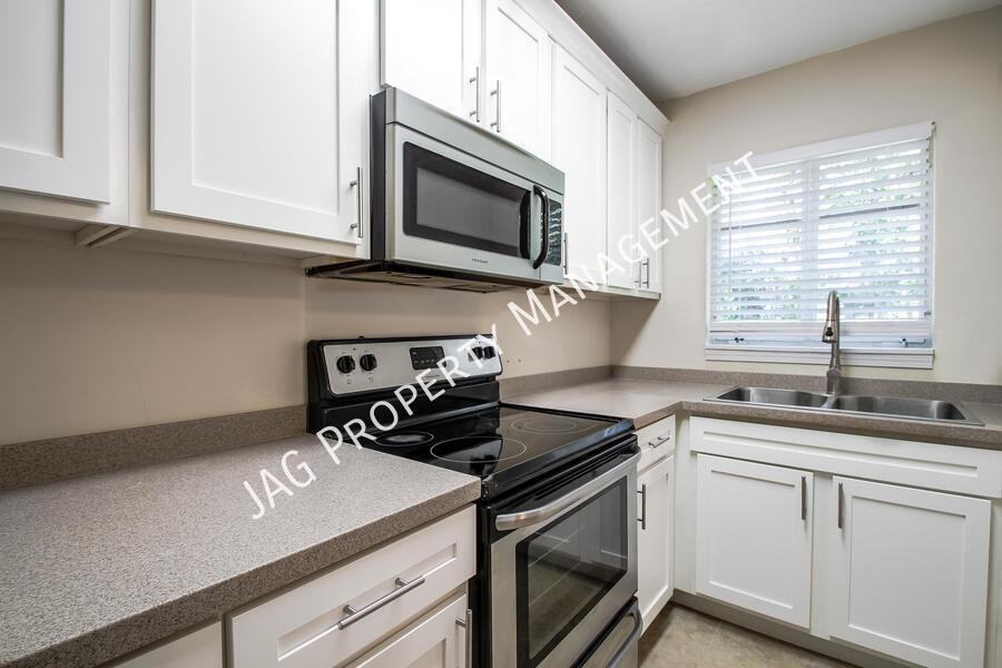 2761 Saint Johns Ave #7 - Photo 7 of 19