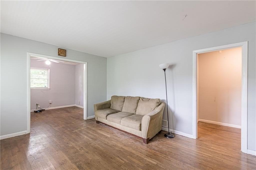 350 Brooks Ave Sw - Photo 2 of 29
