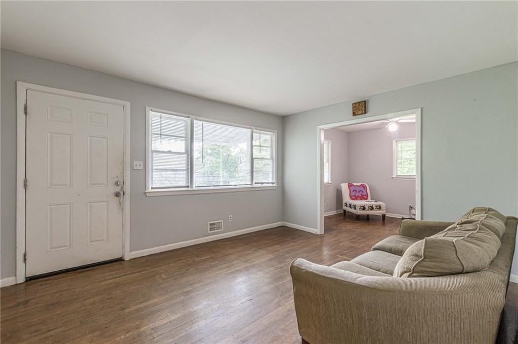 350 Brooks Ave Sw - Photo 3 of 29