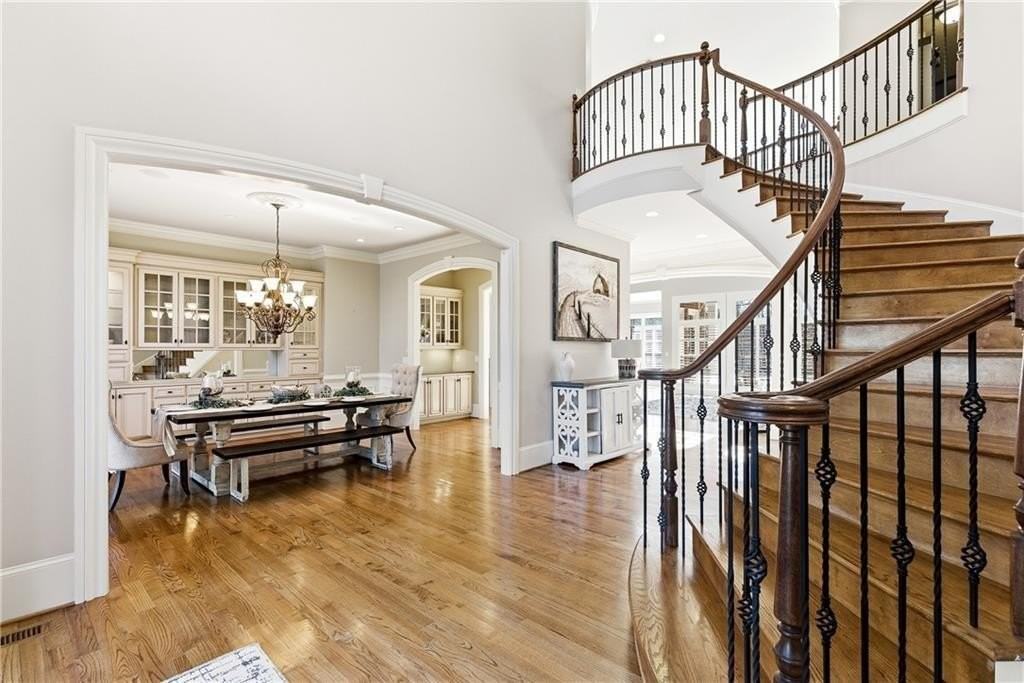 6335 Howell Cobb Ct - Photo 4 of 46