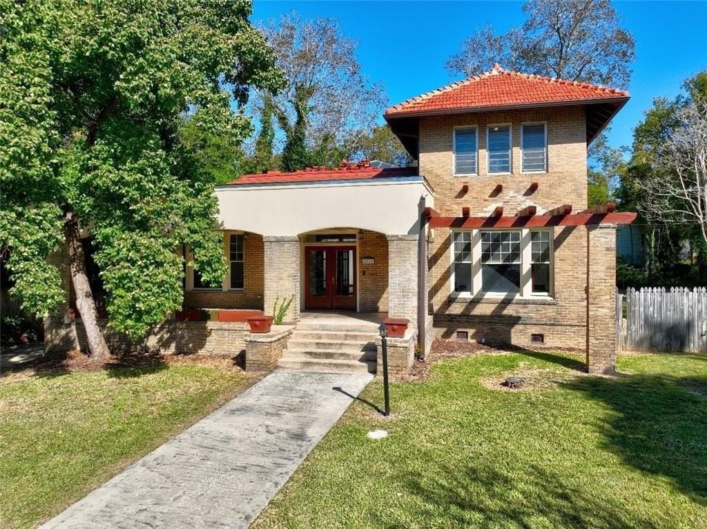 2733 Hillcrest Ave - Photo 2 of 48