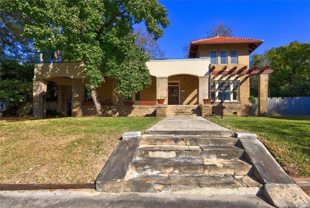 2733 Hillcrest Ave - Photo 3 of 48