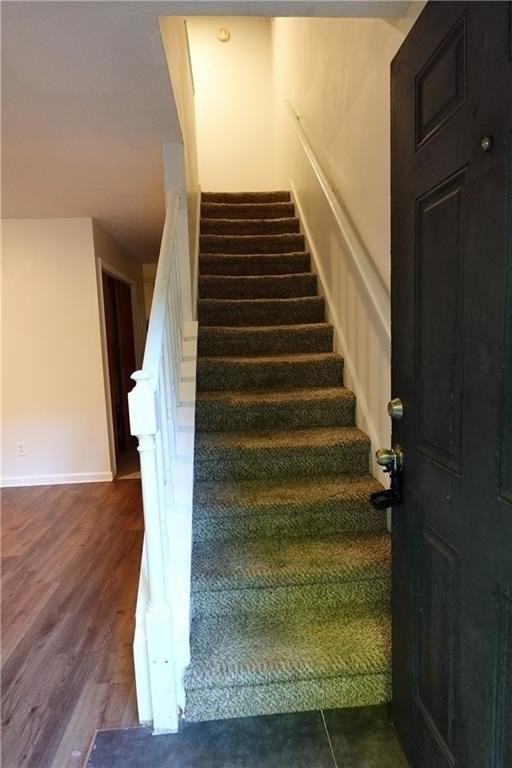 5504 Estates Ct - Photo 2 of 13