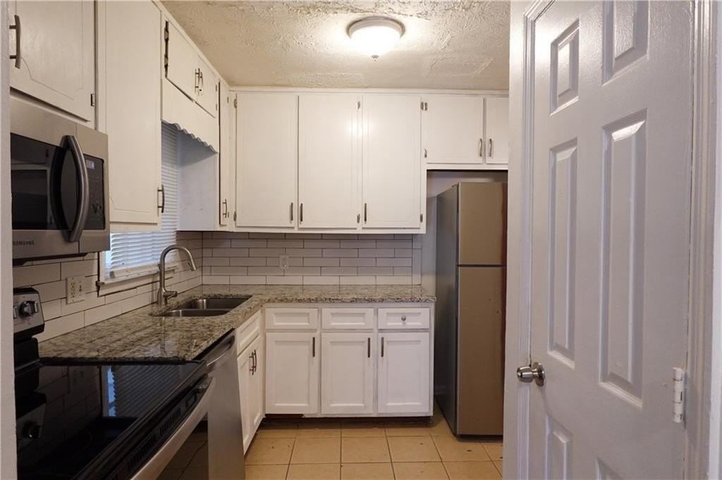 5504 Estates Ct - Photo 5 of 13