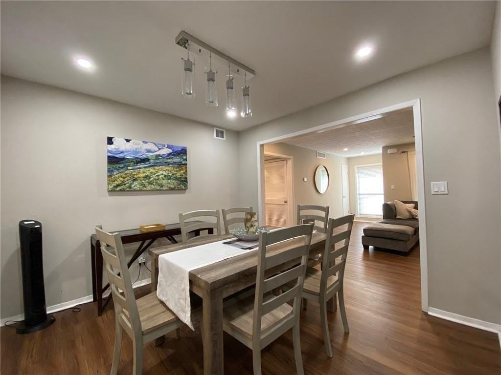 704 Dunbar Dr - Photo 4 of 20