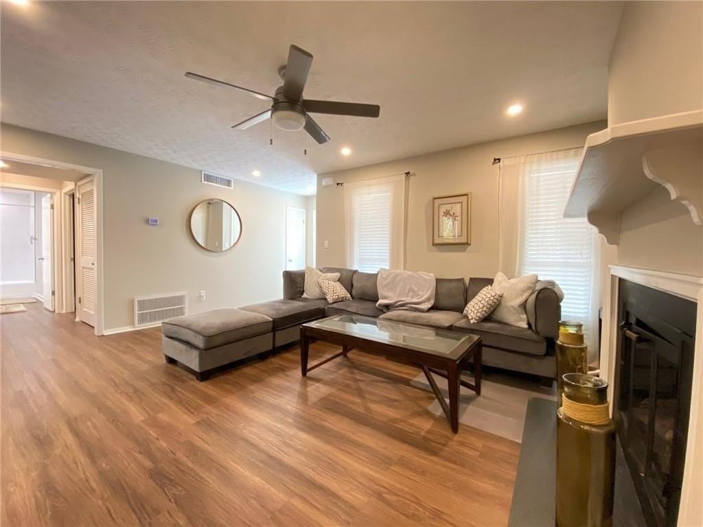 704 Dunbar Dr - Photo 7 of 20