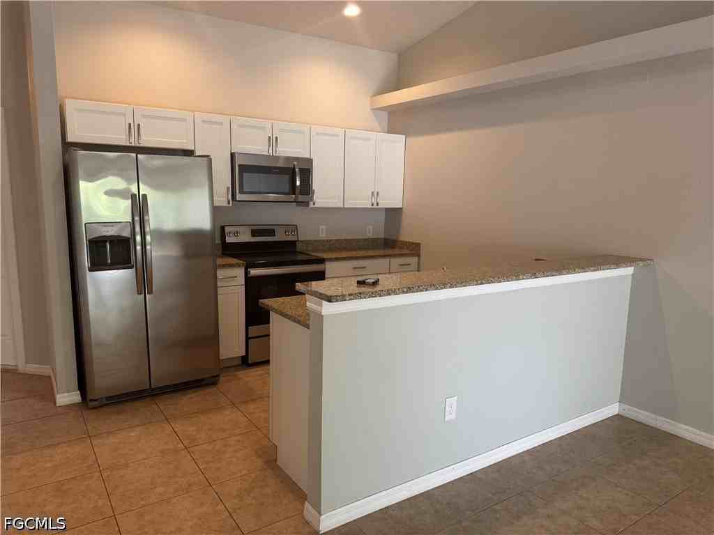 1020/1022 NE 8th Place - Photo 4 of 20