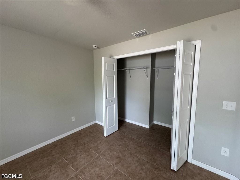 1020/1022 NE 8th Place - Photo 6 of 20