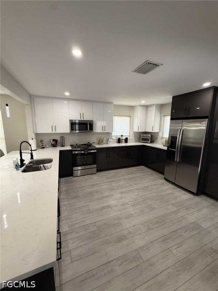 1414 Se 6th Ave - Photo 3 of 25