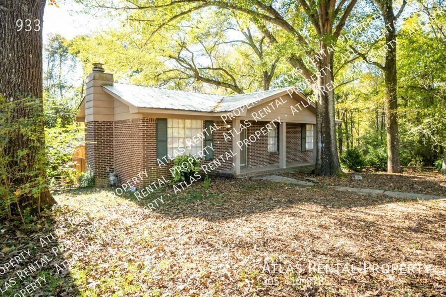 933 Crestview Ln - Photo 2 of 30