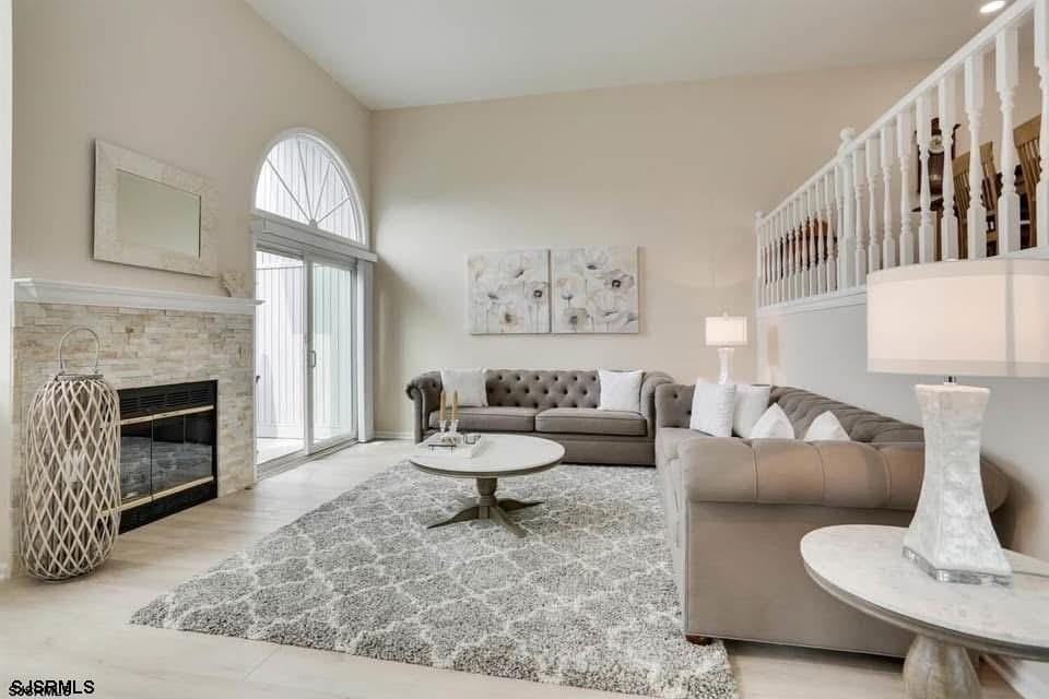 433 Albacore Ln - Photo 2 of 19