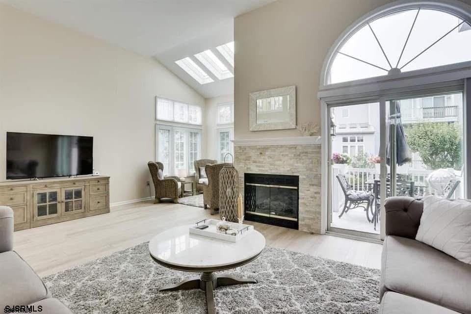 433 Albacore Ln - Photo 3 of 19