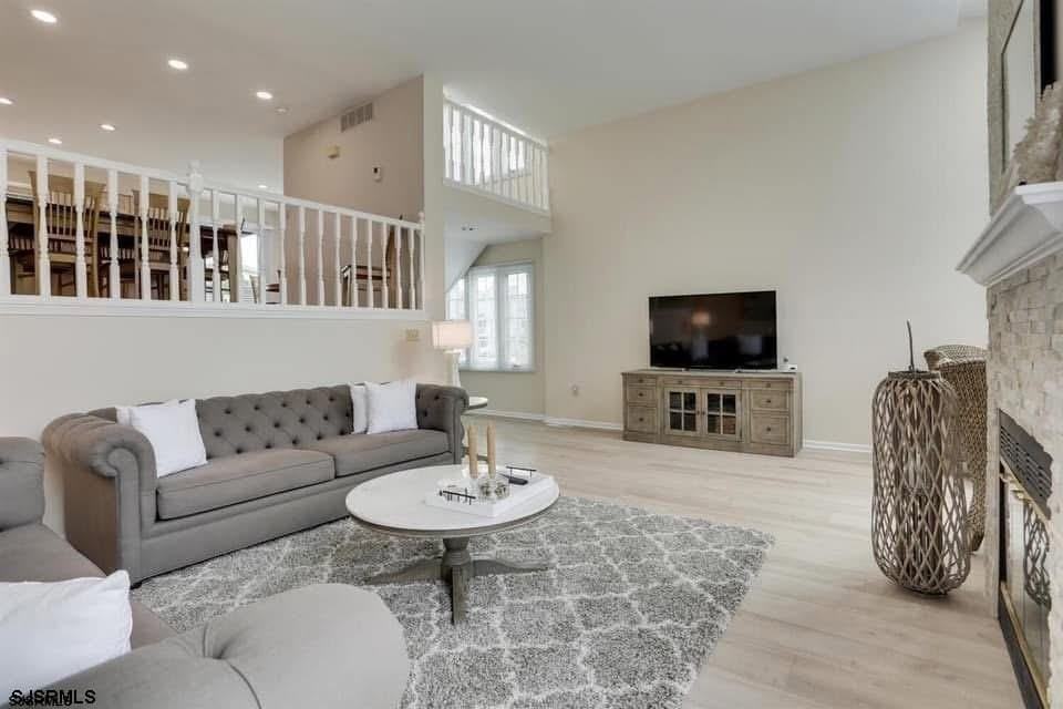 433 Albacore Ln - Photo 4 of 19