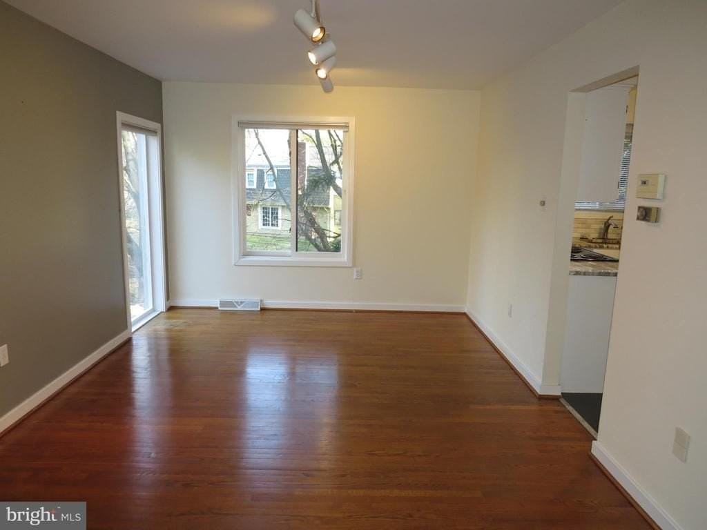 30 Kings Grant Rd - Photo 6 of 38