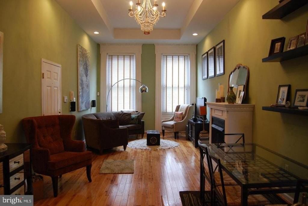 1523 Green St #1 - Photo 5 of 33