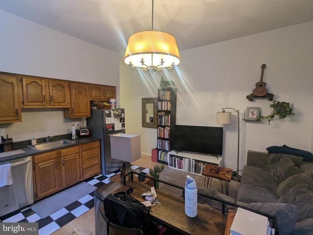 251 S 21st St #1R - Photo 2 of 14