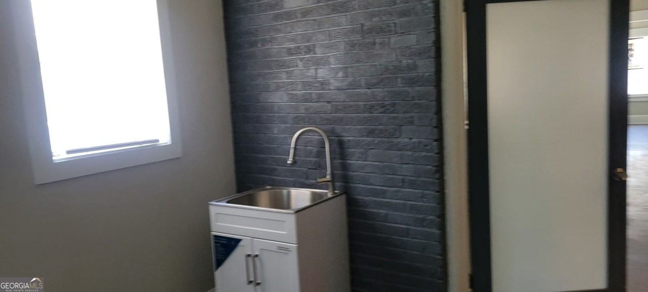 1352 Lucile Ave Sw - Photo 5 of 5