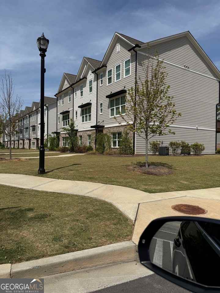 1202 Ainsworth Aly - Photo 2 of 27