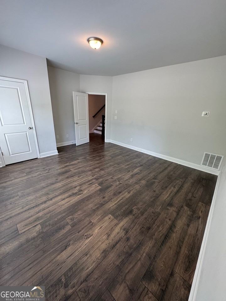 1202 Ainsworth Aly - Photo 7 of 27