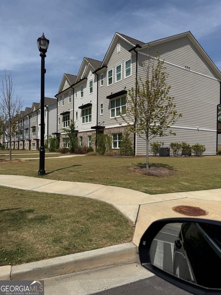 1204 Ainsworth Aly - Photo 2 of 27