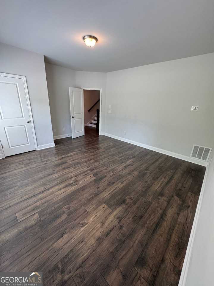 1204 Ainsworth Aly - Photo 6 of 27