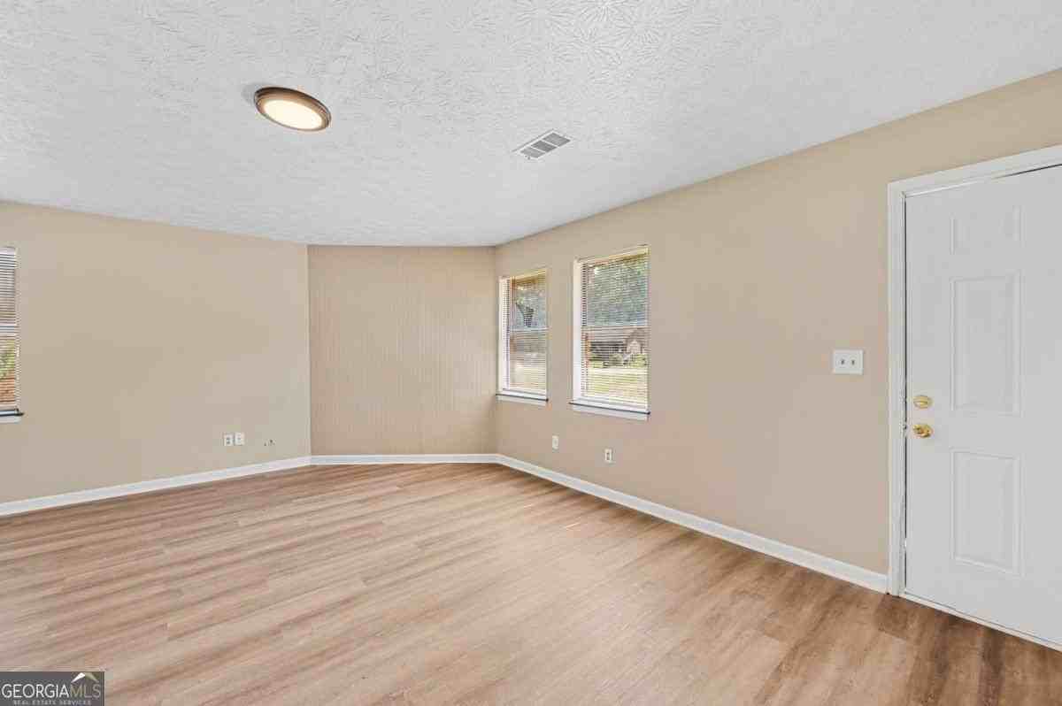 217 Tanglewood Dr #B - Photo 3 of 16