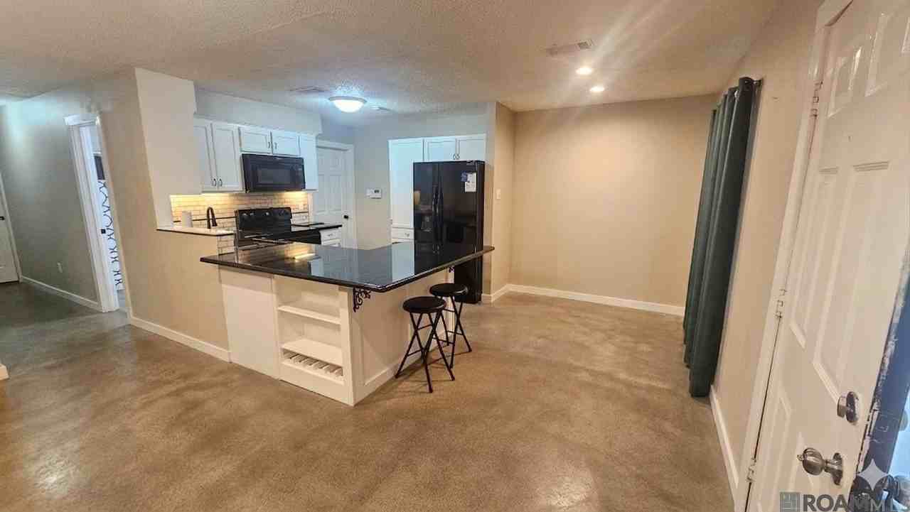 8708 Montclair St - Photo 2 of 11