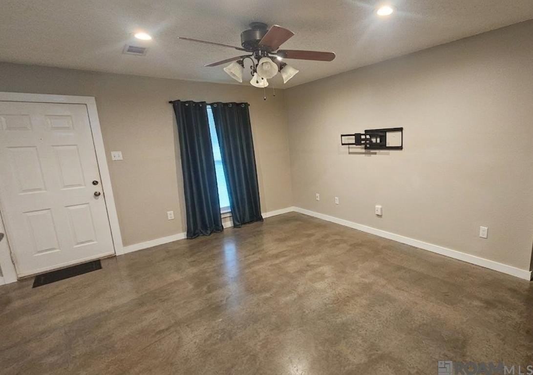 8708 Montclair St - Photo 4 of 11