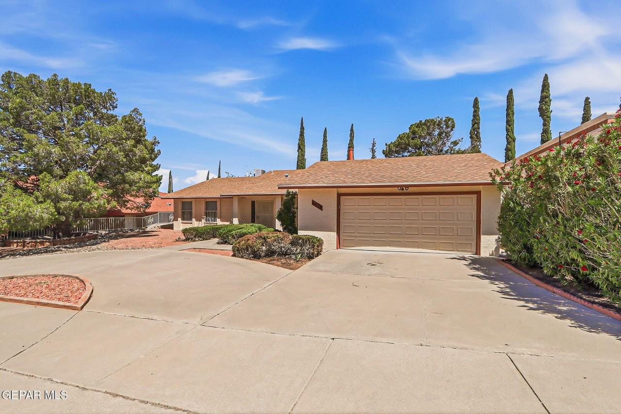 6429 Amposta Dr - Photo 3 of 22