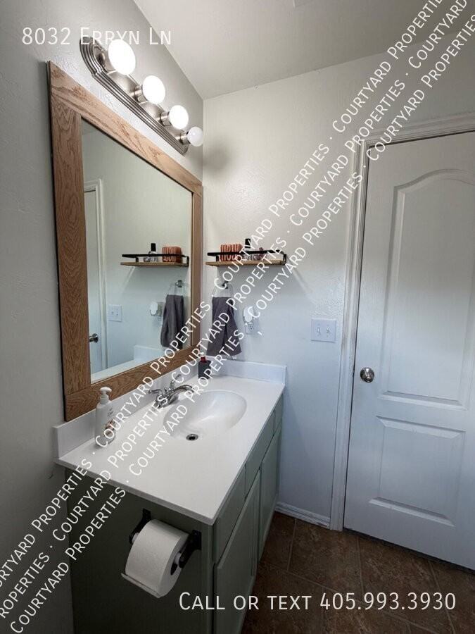 8032 Erryn Ln - Photo 3 of 16