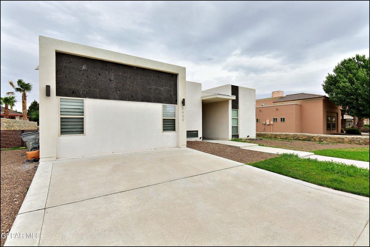 5973 Cartagena Cir - Photo 4 of 47