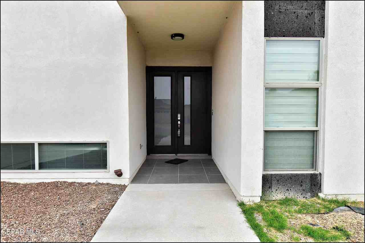 5973 Cartagena Cir - Photo 5 of 47