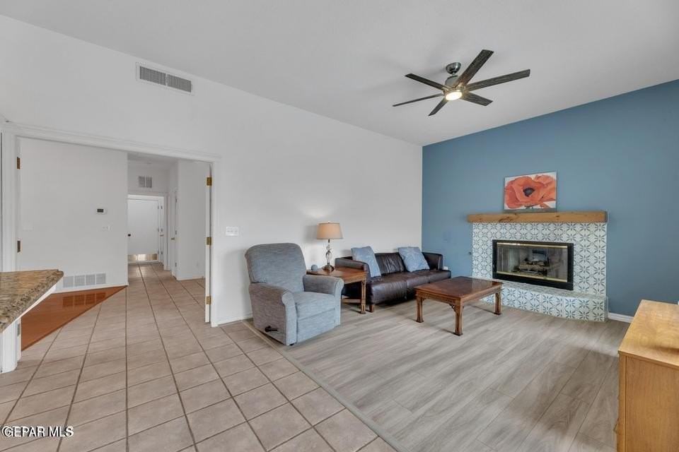 1121 Regal Ridge Dr - Photo 4 of 50