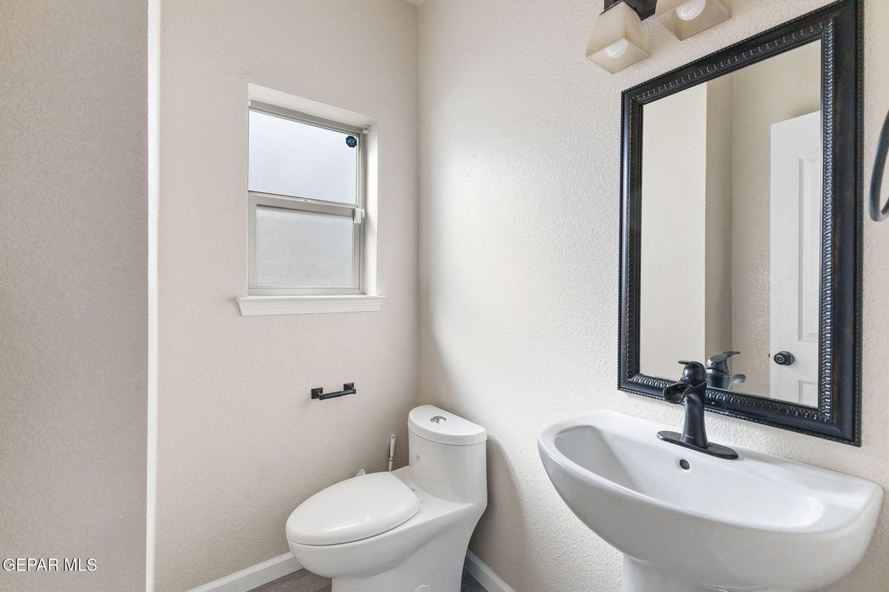 11107 Redstone Cove Dr - Photo 2 of 19