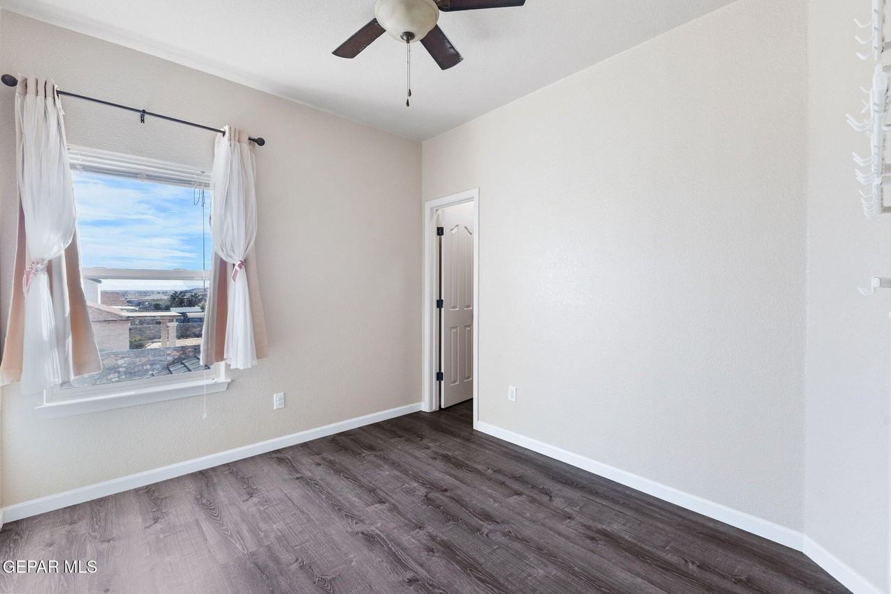 11107 Redstone Cove Dr - Photo 4 of 19