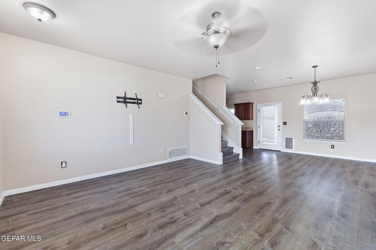 11107 Redstone Cove Dr - Photo 6 of 19