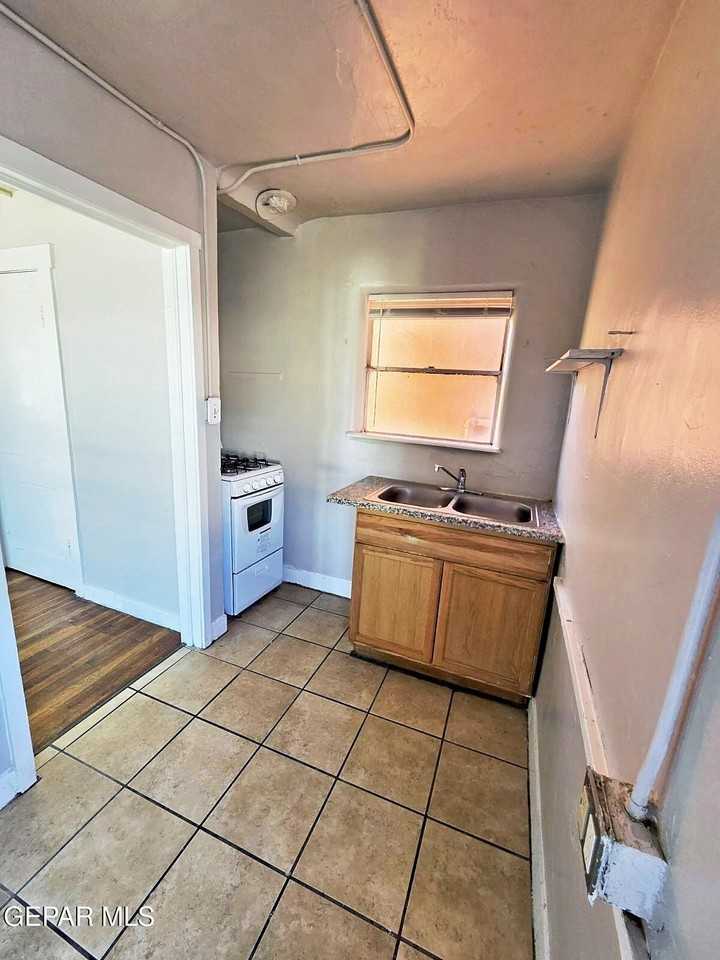 1114 N El Paso St #2 - Photo 4 of 13