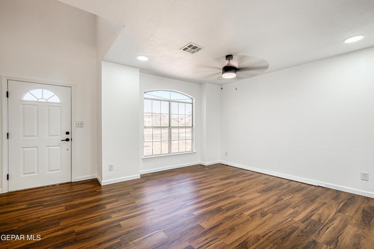 7600 Plaza Redonda Dr - Photo 5 of 50