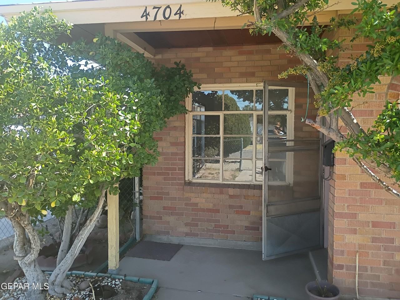 4704 Clifton Ave - Photo 2 of 31